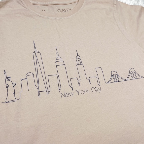 No Curfew New York Skyline Crewneck Graphic Short Sleeve Tee Shirt in Blush Sz S - Picture 3 of 5